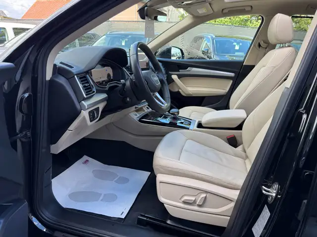 Audi Q5 view 12