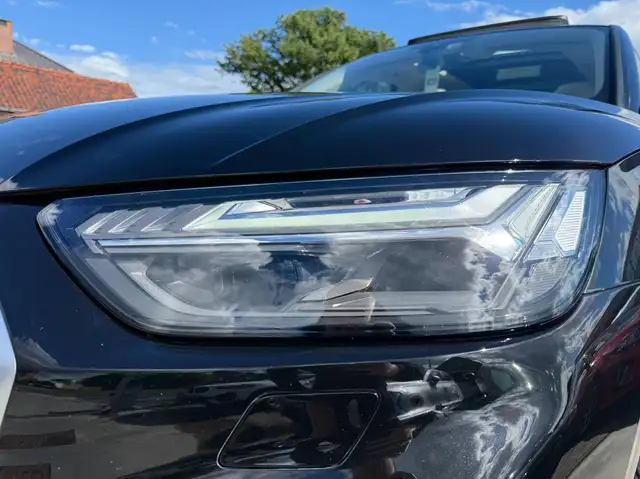 Audi Q5 view 10