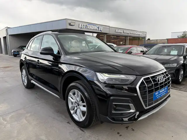 Audi Q5 view 3