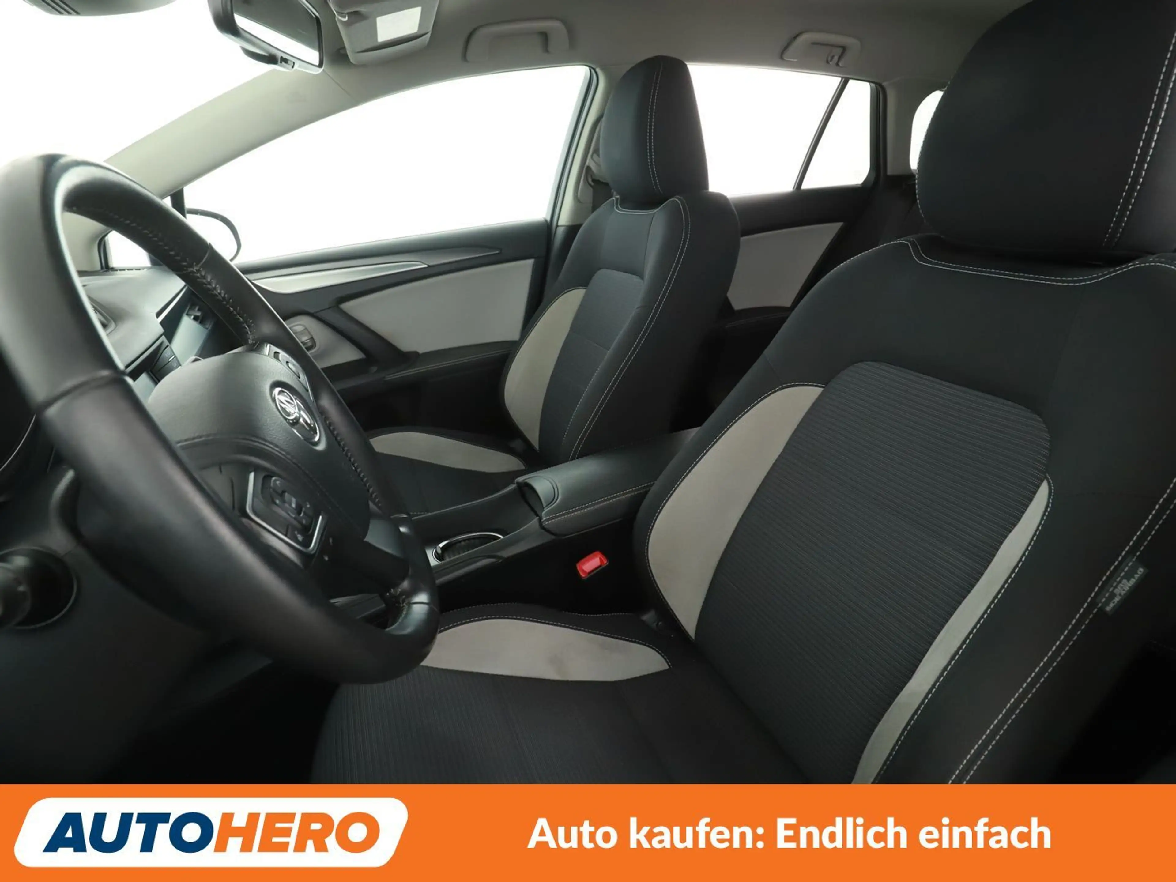 Toyota Avensis 1.8 Executive*NAVI*TEMPO*CAM*SHZ* — photo 10