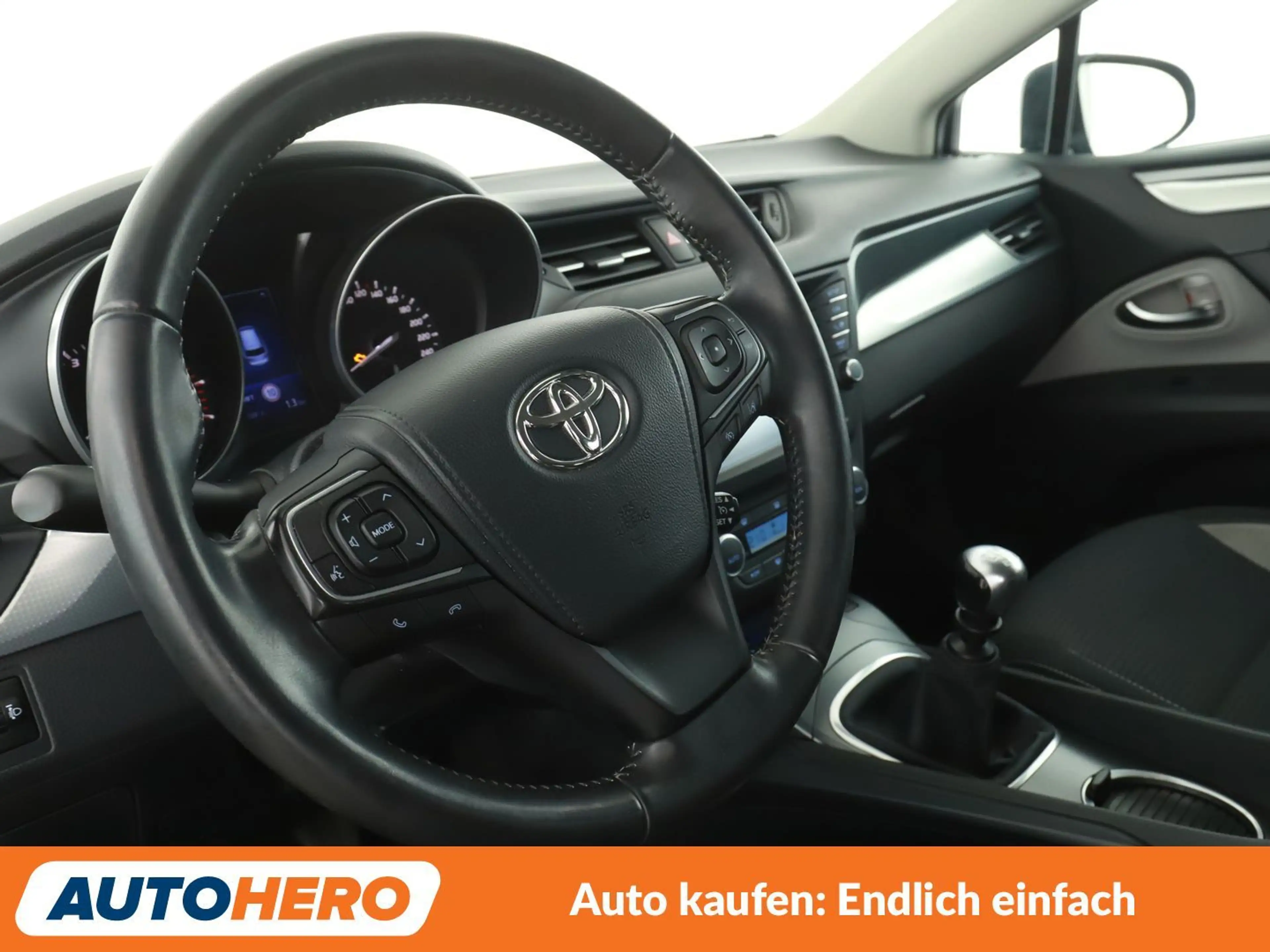 Toyota Avensis 1.8 Executive*NAVI*TEMPO*CAM*SHZ* — photo 11