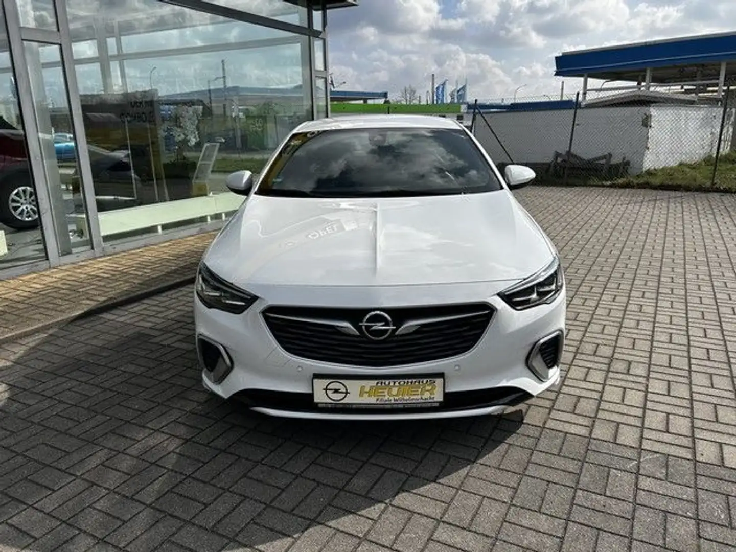 Opel Insignia Grand Sport 2.0 BiTurbo D 4x4 GSI/BOSE/ Weiß - 2