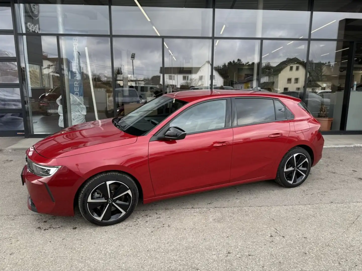 Opel Astra 1,6 Turbo PHEV Business Edition Aut. Rouge - 2