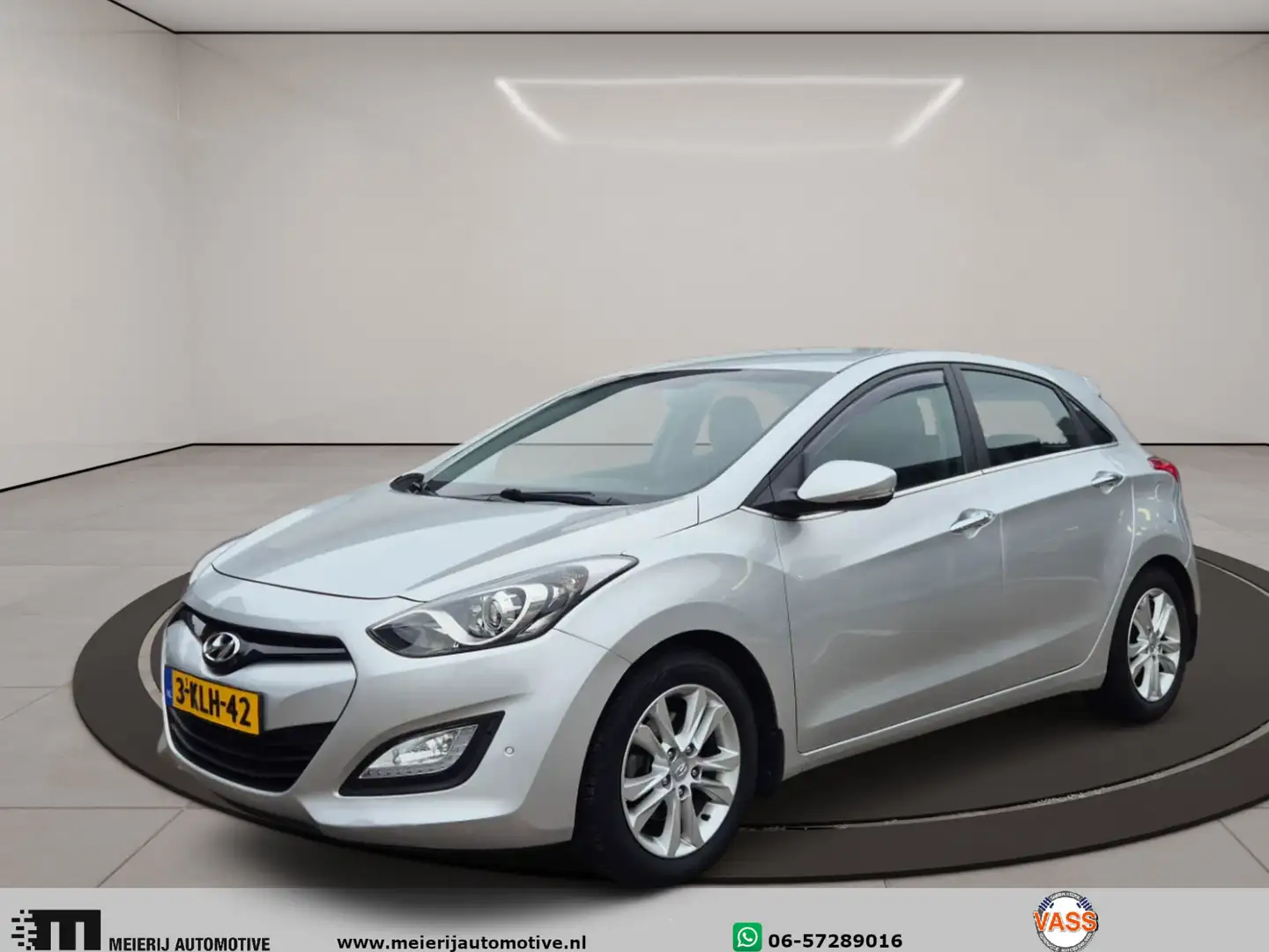 Hyundai i30 1.6 GDI i-Vision Grau - 1