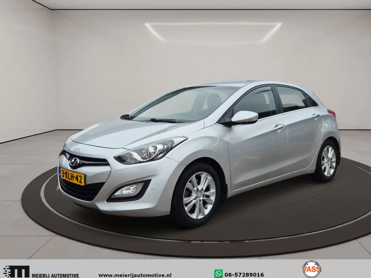 Hyundai i30 1.6 GDI i-Vision Grijs - 1