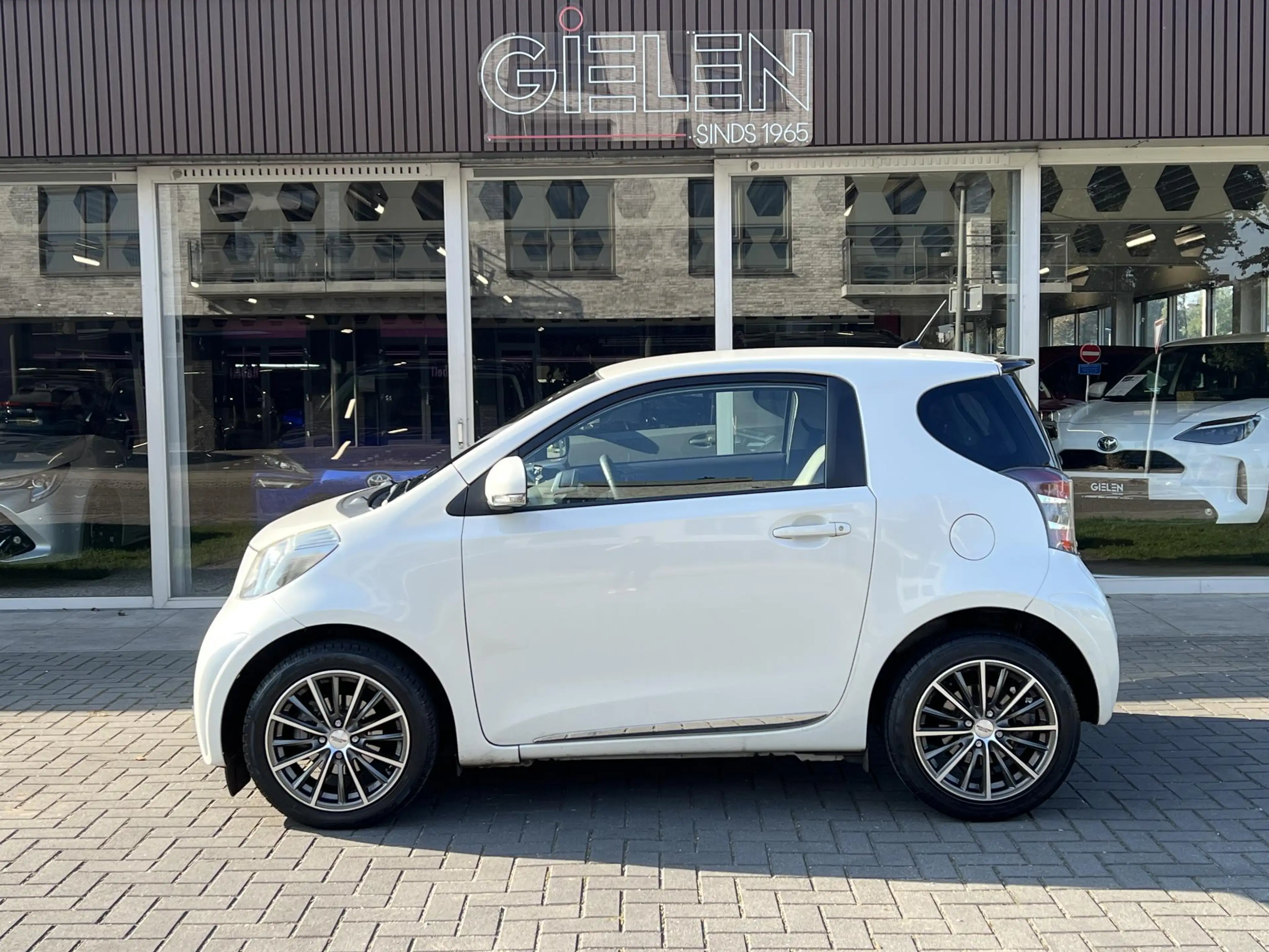Toyota iQ 1.0 VVTi Aspiration Plus | Stoelverwarming, Half l — photo 3