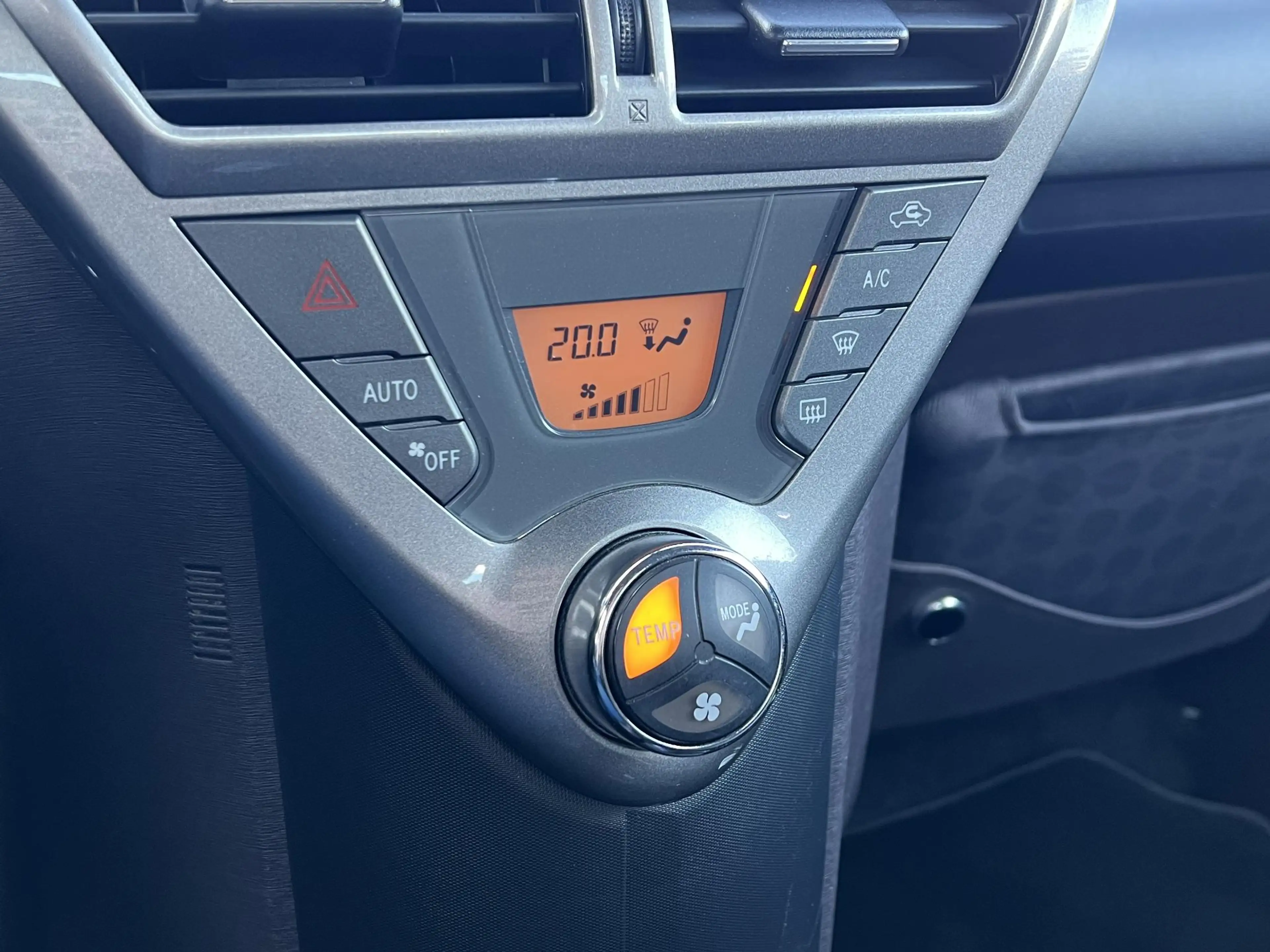 Toyota iQ 1.0 VVTi Aspiration Plus | Stoelverwarming, Half l — photo 24