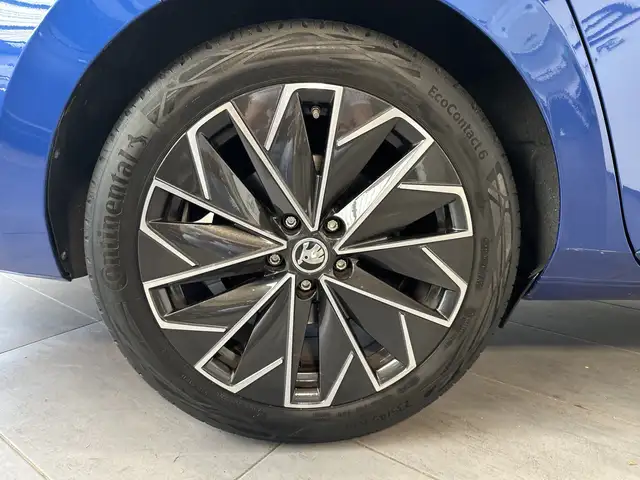 Skoda Superb view 3