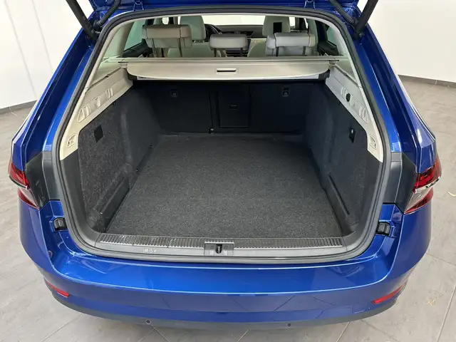 Skoda Superb view 6