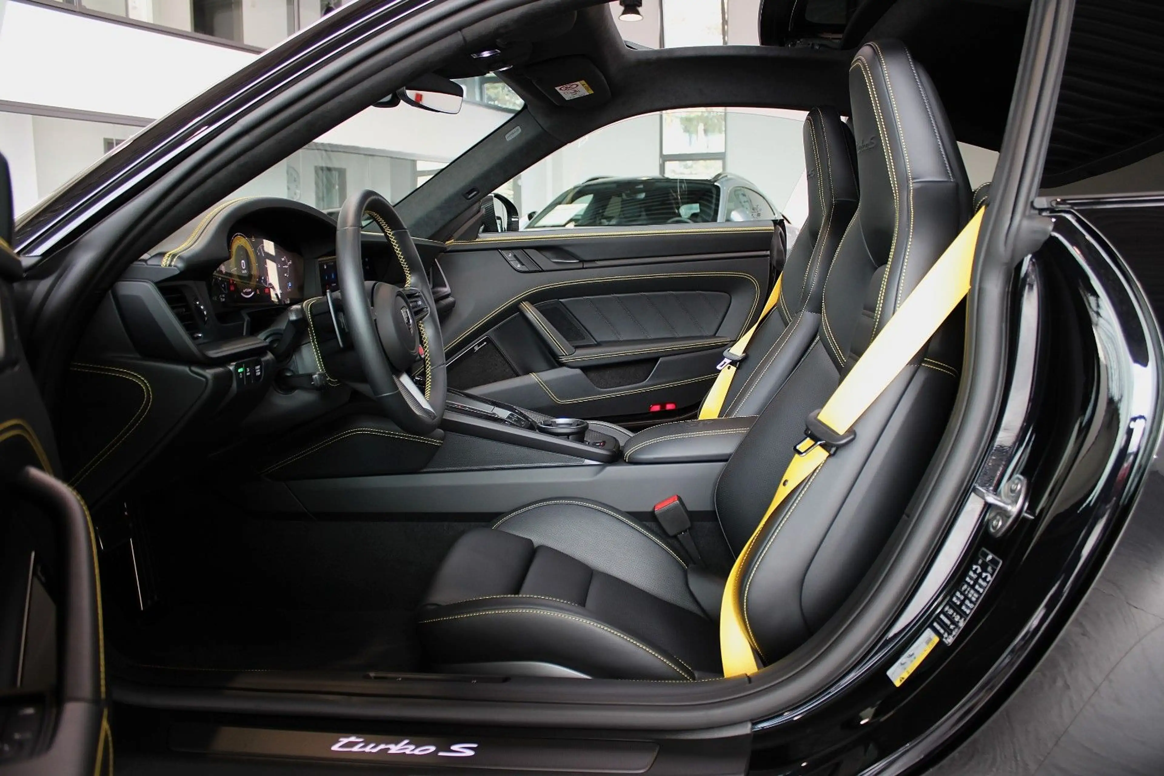 Porsche 911 TURBO S NEW EXKLUSIV SPORT-DESIGN CARBON — photo 4