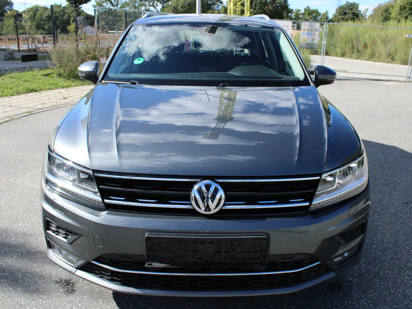 Volkswagen Tiguan 2.0 TDI DSG Highline +Alcan+AHK+Carplay+ACC+8-Fach Gris - 2