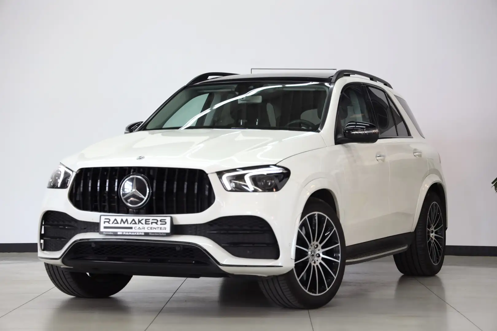 Mercedes-Benz GLE 300 d 4M AMG Night 21" PANORAMA Memory Burmester Blanc - 1