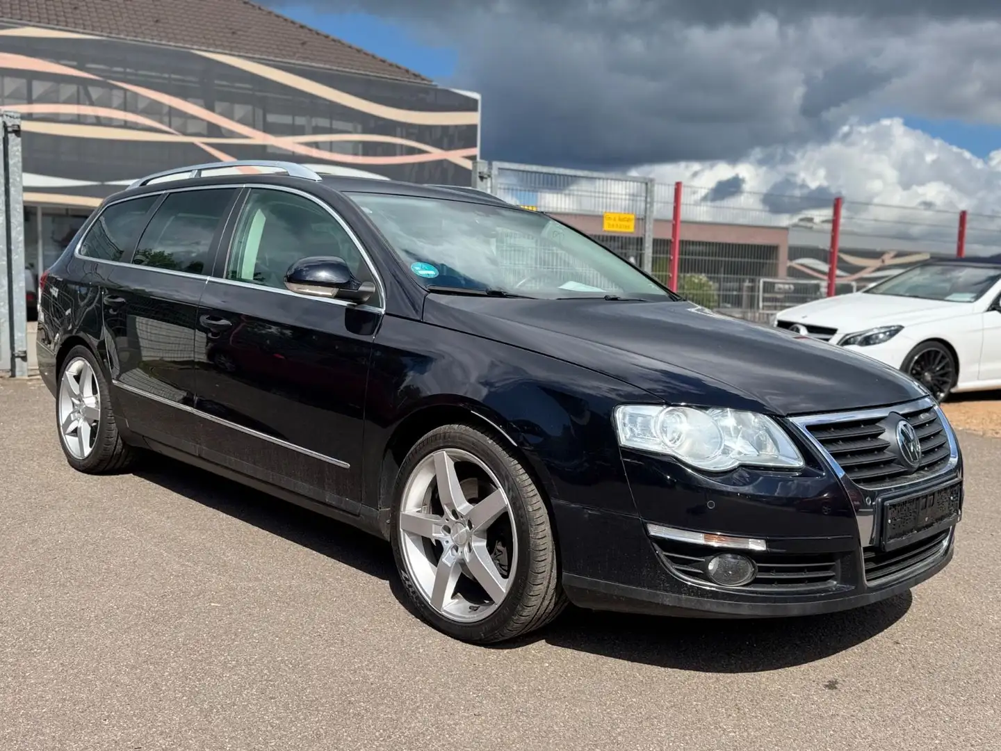 Volkswagen Passat Variant TÜV neu+Navi+Kamera+AHK+SHZ Schwarz - 2