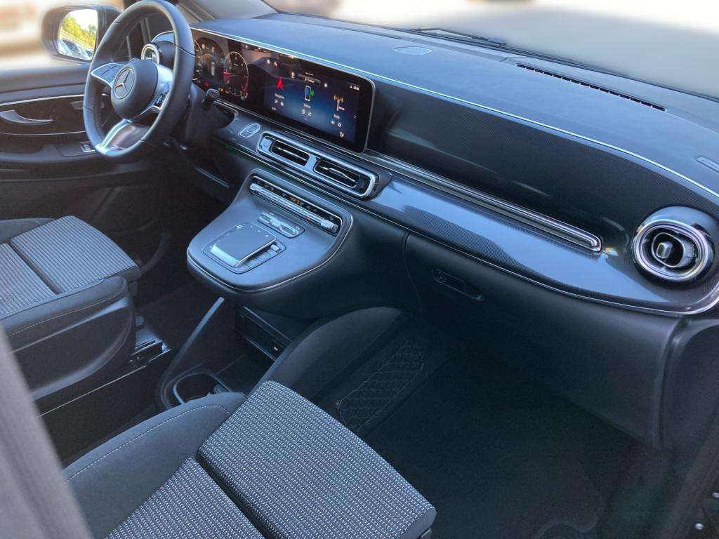 Mercedes-Benz V 220