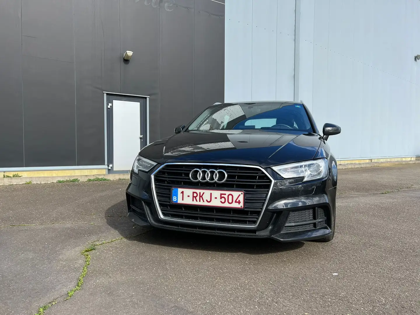 Audi A3 1.6 TDi Attraction Zwart - 2