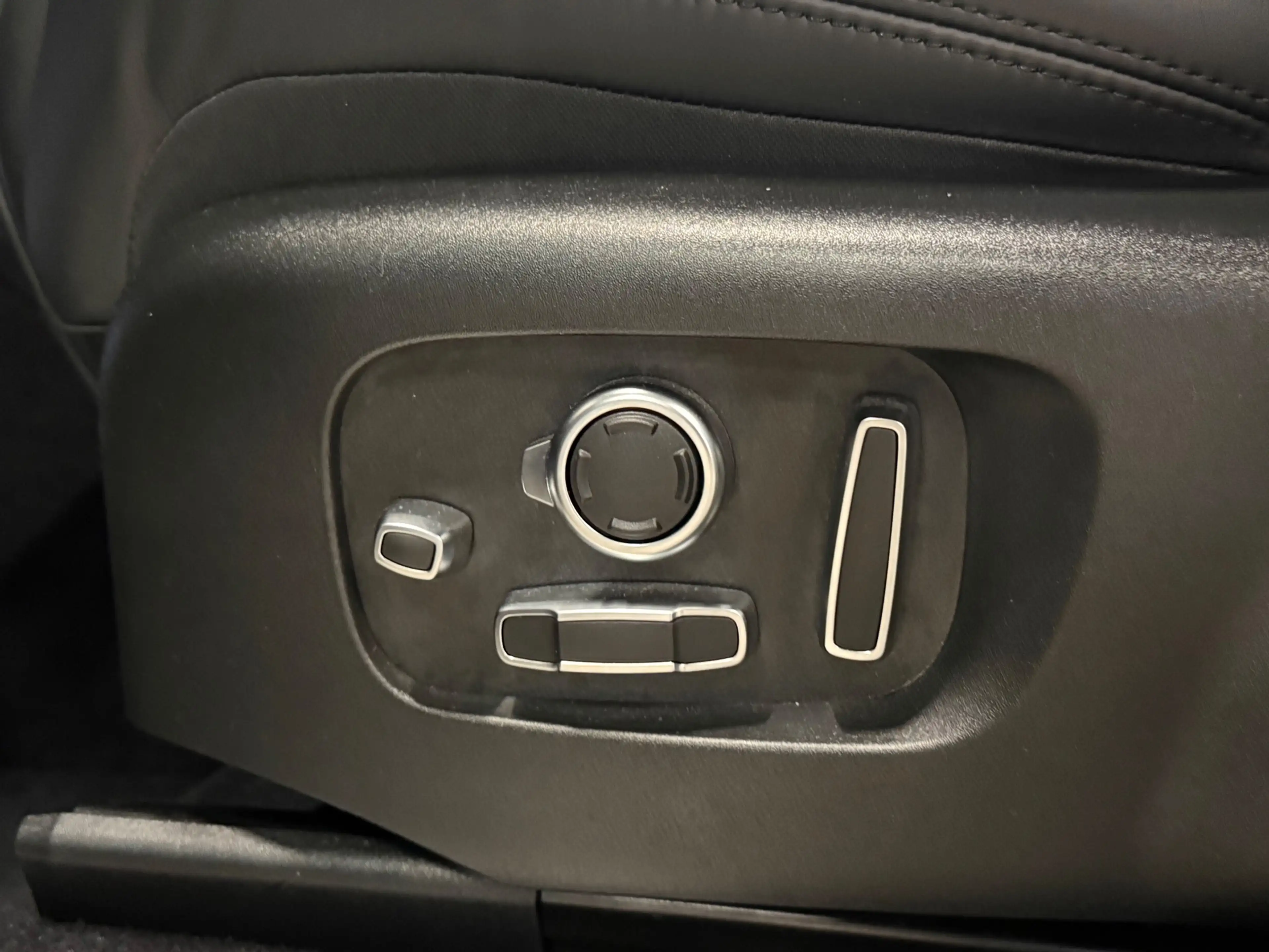 Land Rover Range Rover Sport 2.0 P400e Autobiography Dynamic | PANO | CARBON | — photo 22