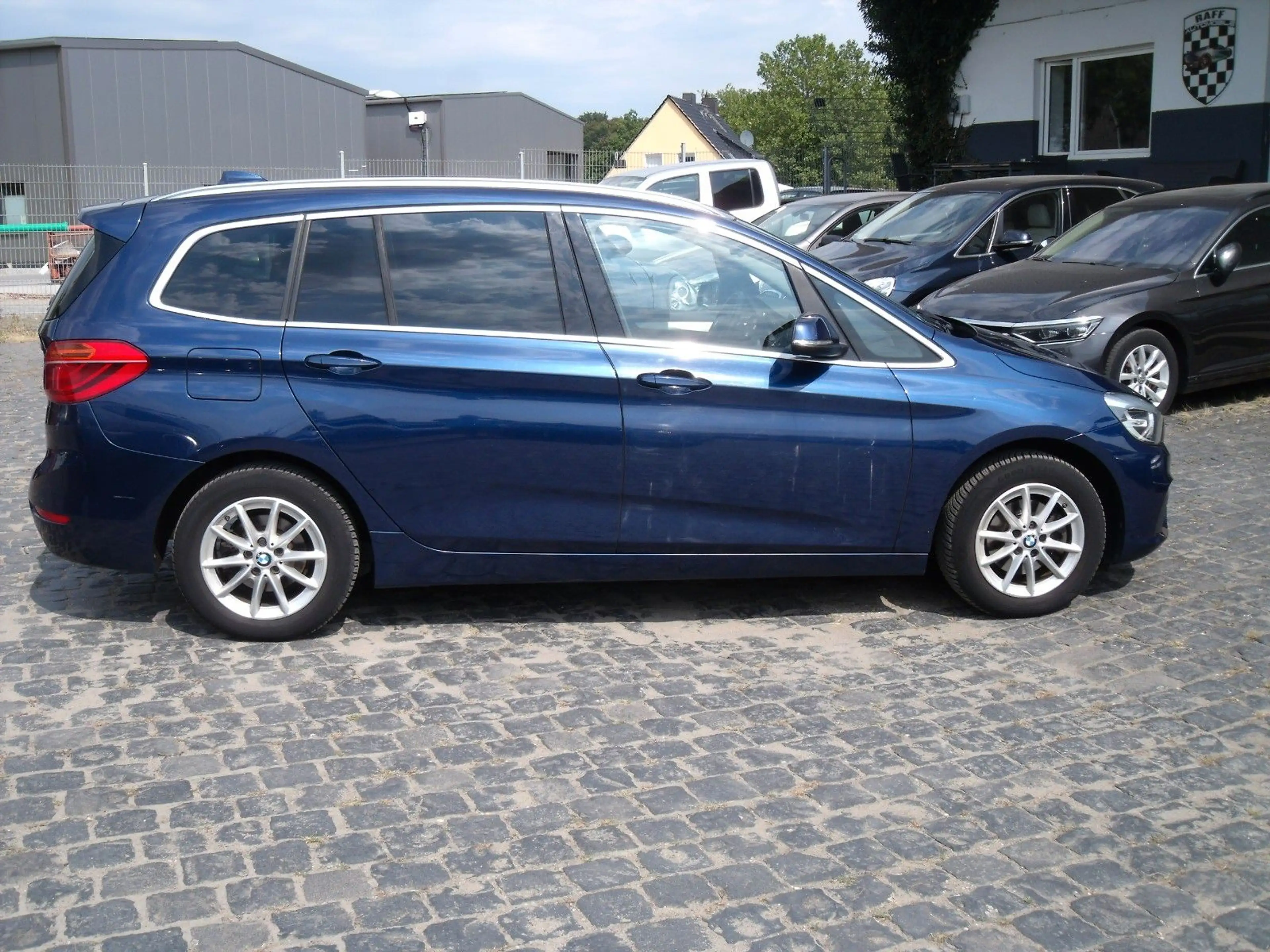BMW 216 Gran Tourer 216 d Advantage — photo 3