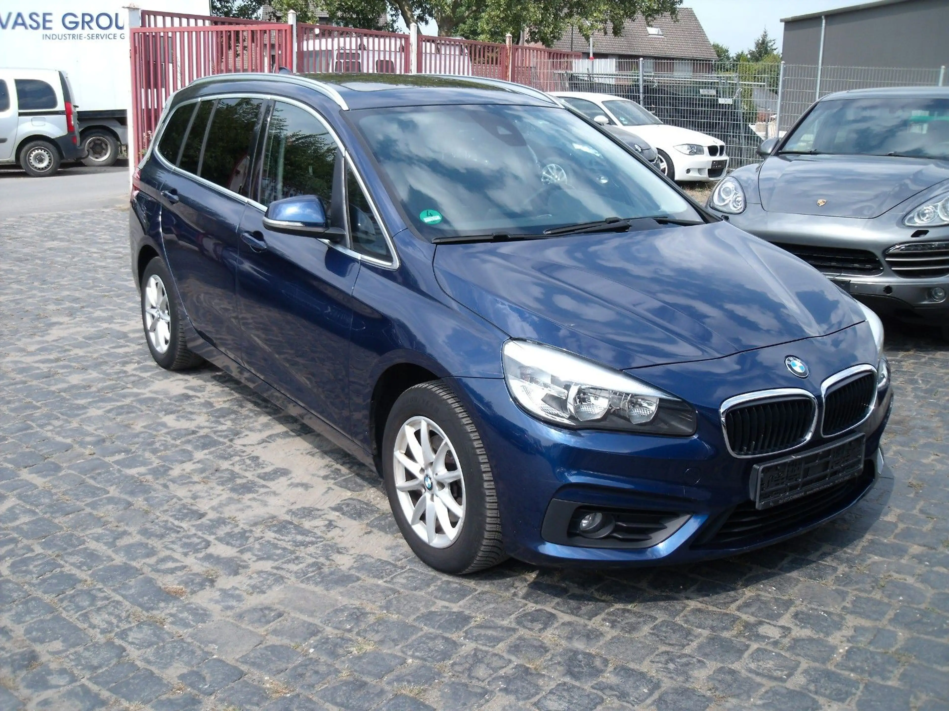 BMW 216 Gran Tourer 216 d Advantage — photo 2