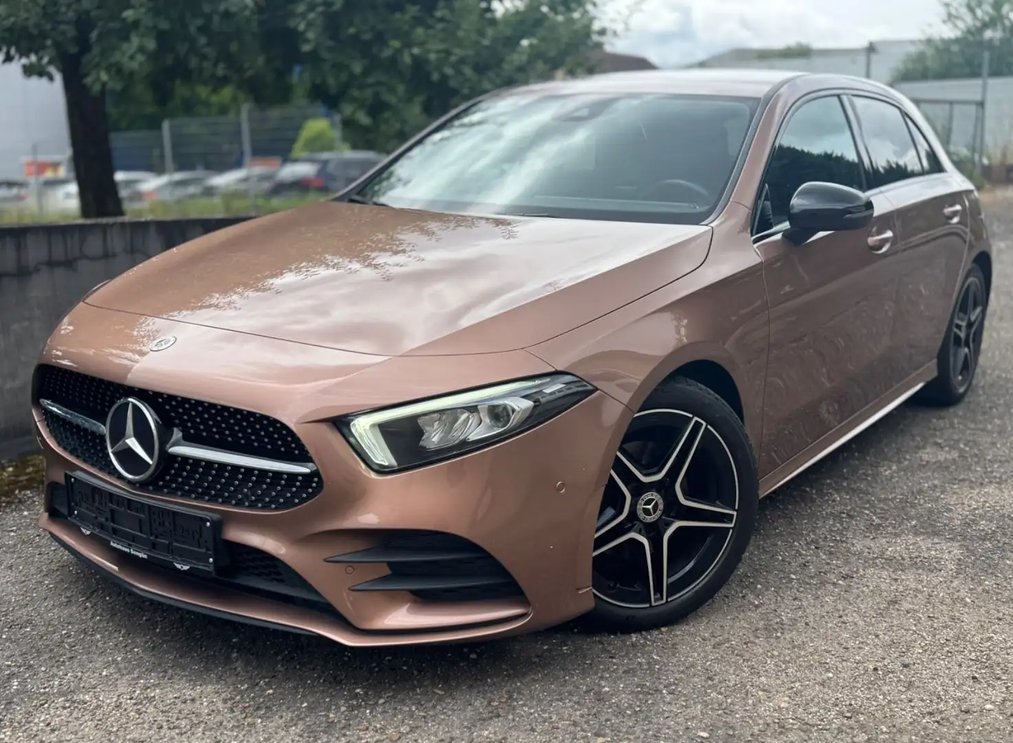 Mercedes-Benz A 180 AMG NIGHT WIDES. AMBI LED KAM MBUX DAB Zlatá - 1