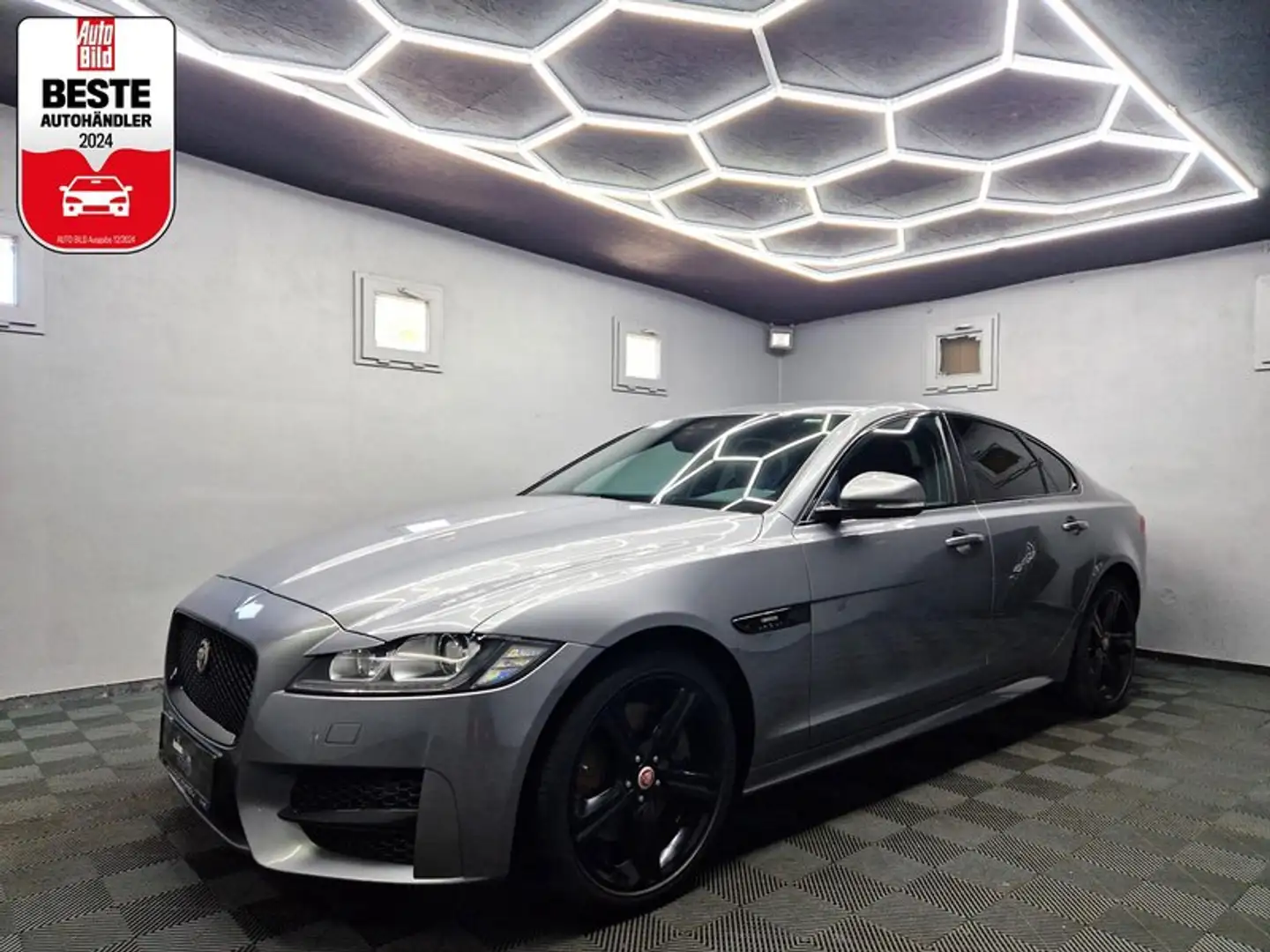 Jaguar XF 3.0 V6 R-DYNAMIC|AUTOM|LEDER|XENON|NAVI Grijs - 1
