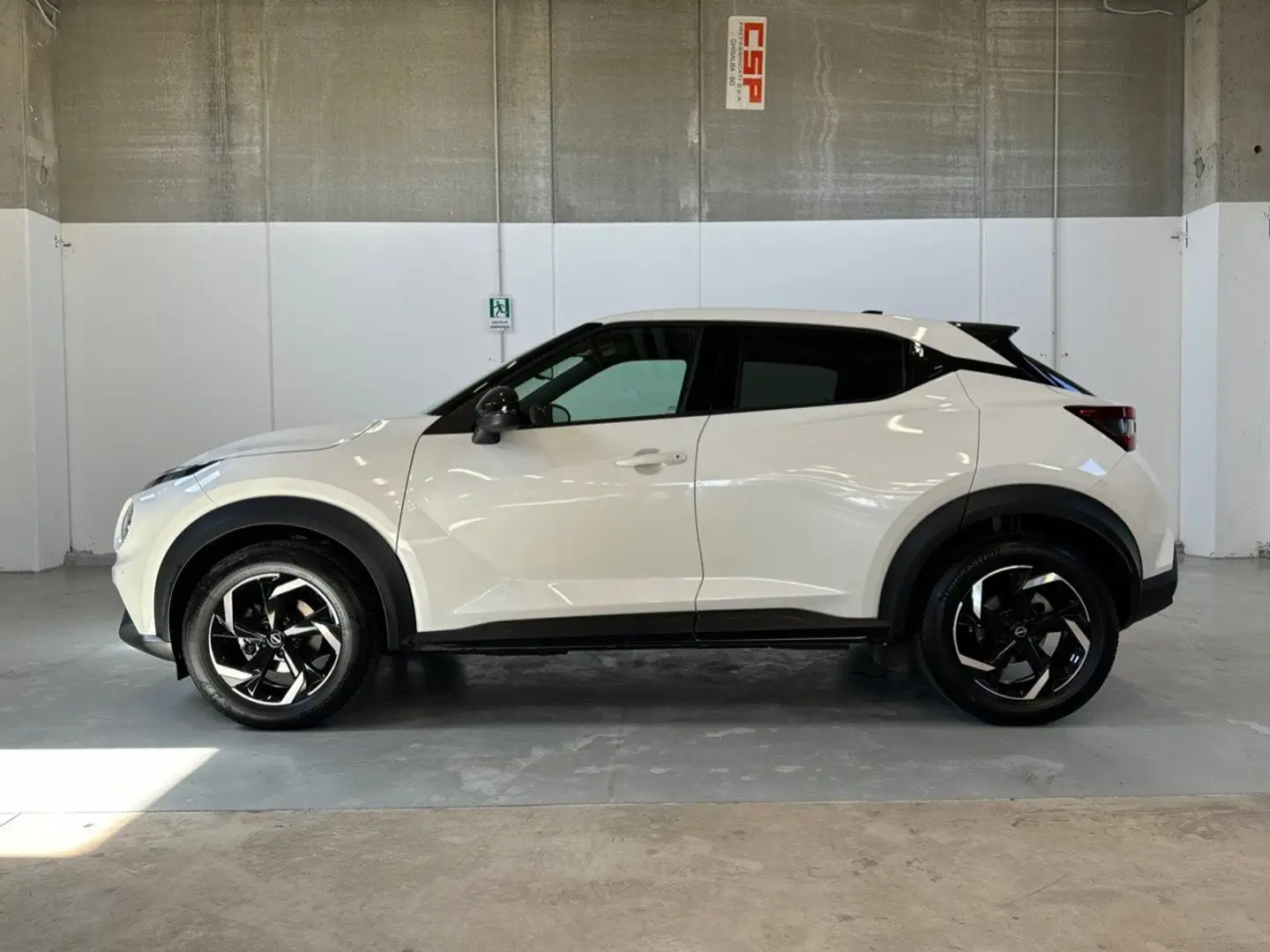 Nissan Juke 1.0 DIG-T 114 N-Connecta Mt Bianco - 2