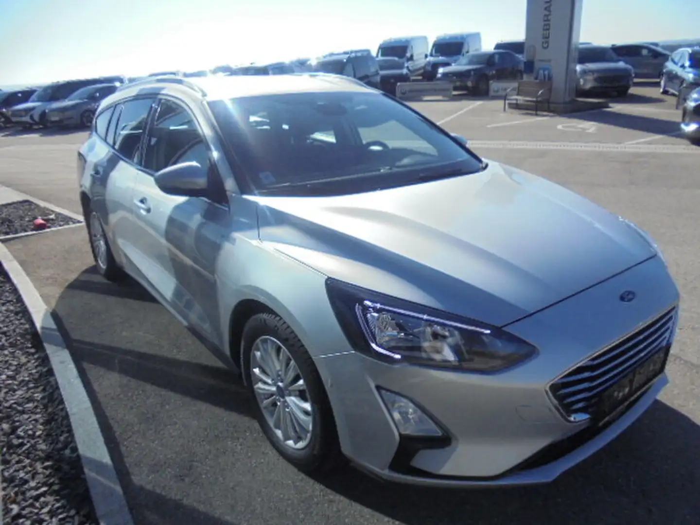 Ford Focus Titanium 125PS Benzin Traveller Silber - 2