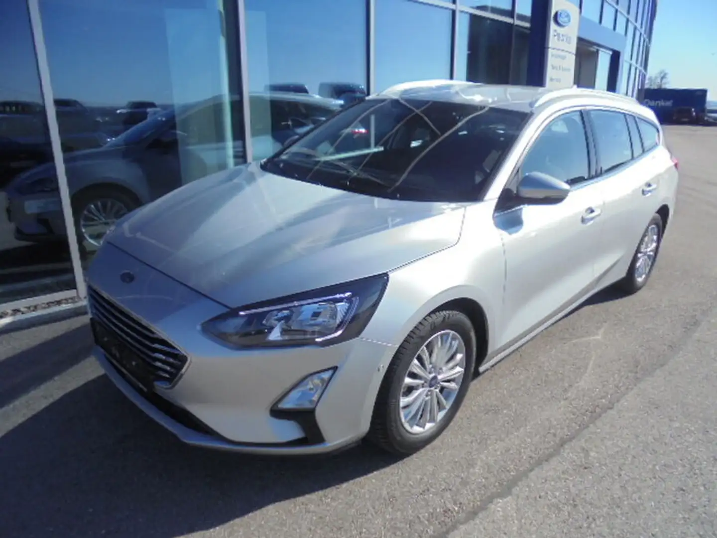 Ford Focus Titanium 125PS Benzin Traveller Silber - 1