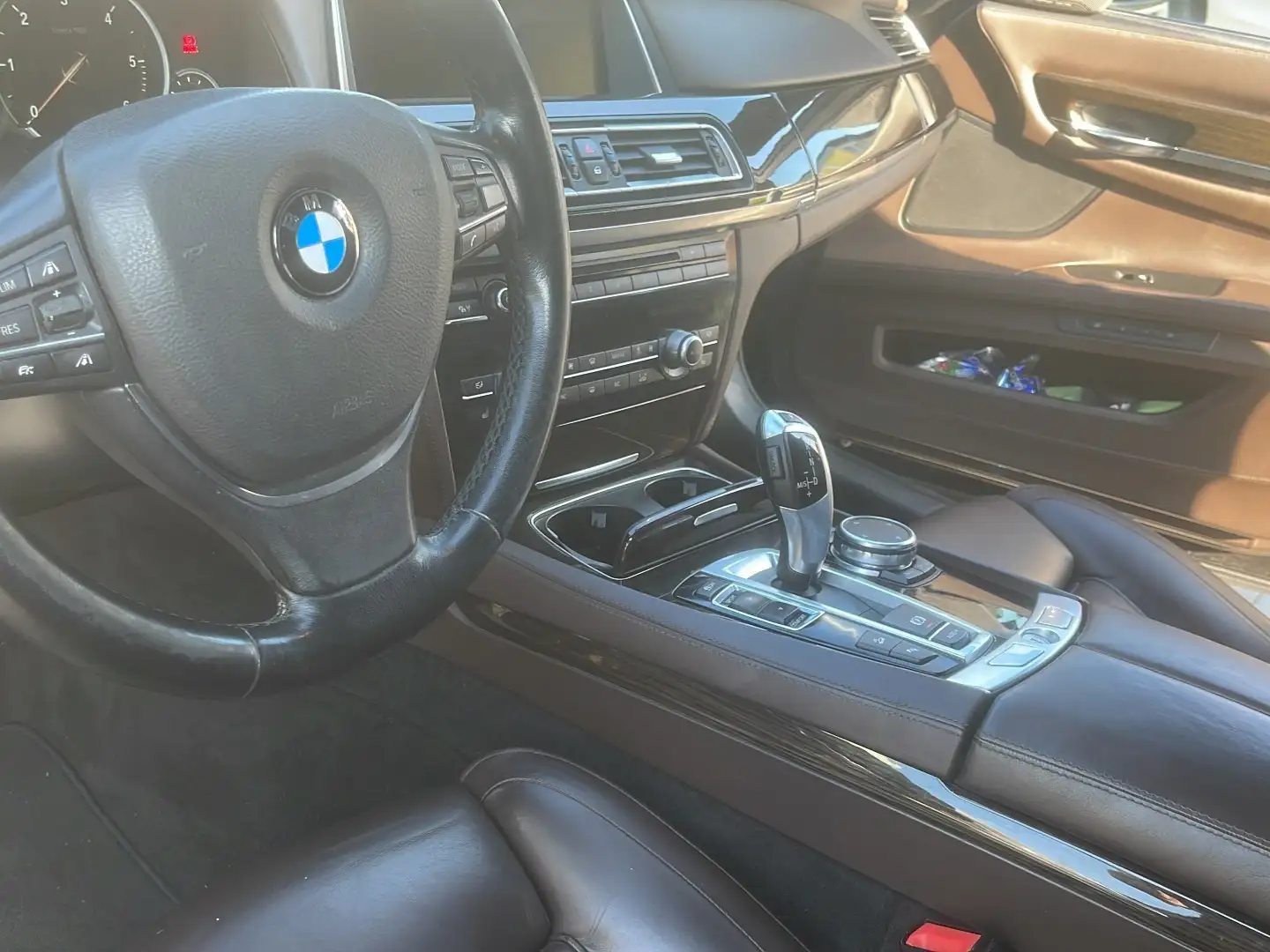 BMW 740 740d xDrive Edition Exclusive Szary - 2