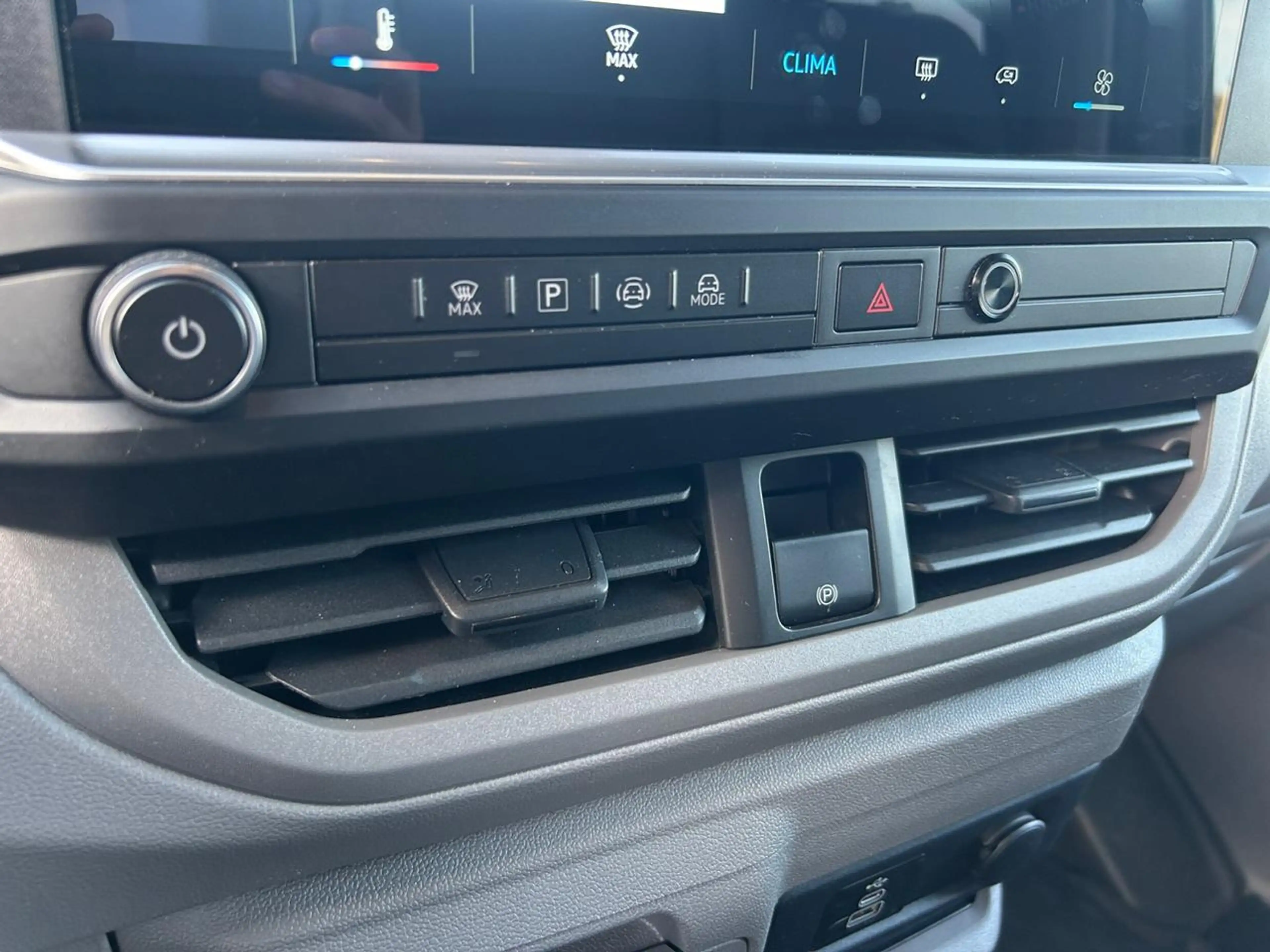 Volkswagen Transporter Transporter Double cabine Long  2,0 l 2,0 TDI  150ch Boîte automatique 8 vitesses — photo 14