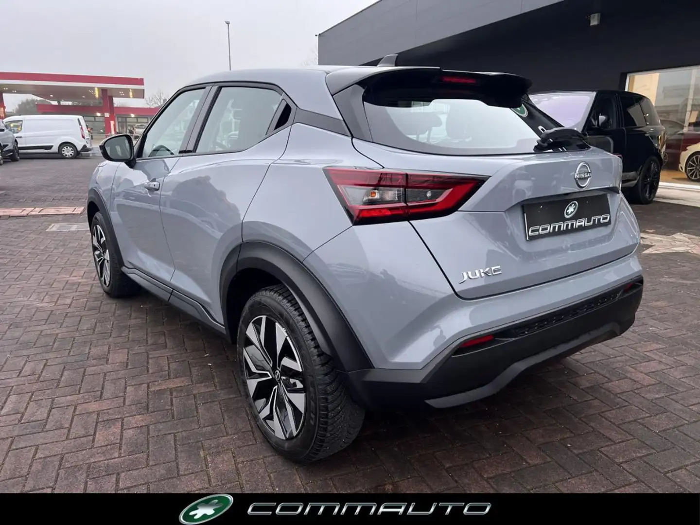 Nissan Juke 1.0 DIG-T 114 CV DCT Acenta Grijs - 2