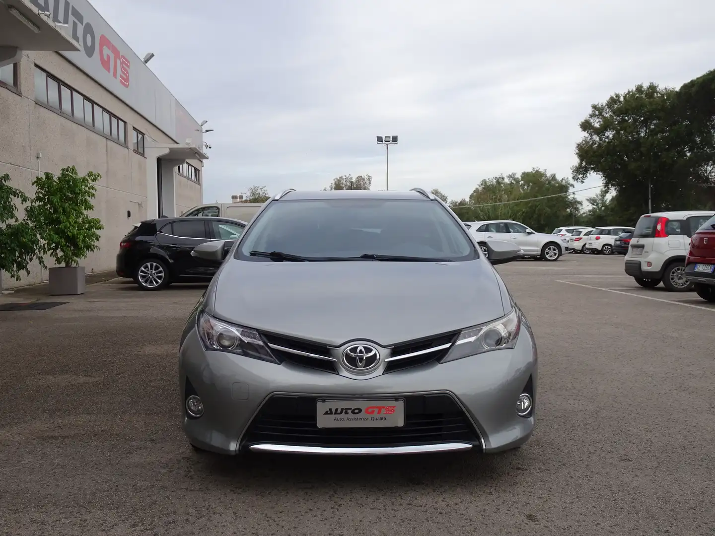 Toyota Auris Auris Touring Sport Touring Sport 1.4 d-4d Active Grau - 2