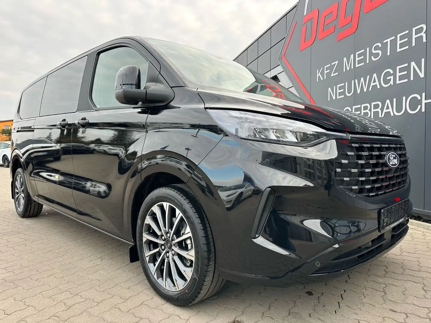 Ford Tourneo Custom 2.0 H1L2 320 Titanium AHK sofort Noir - 2