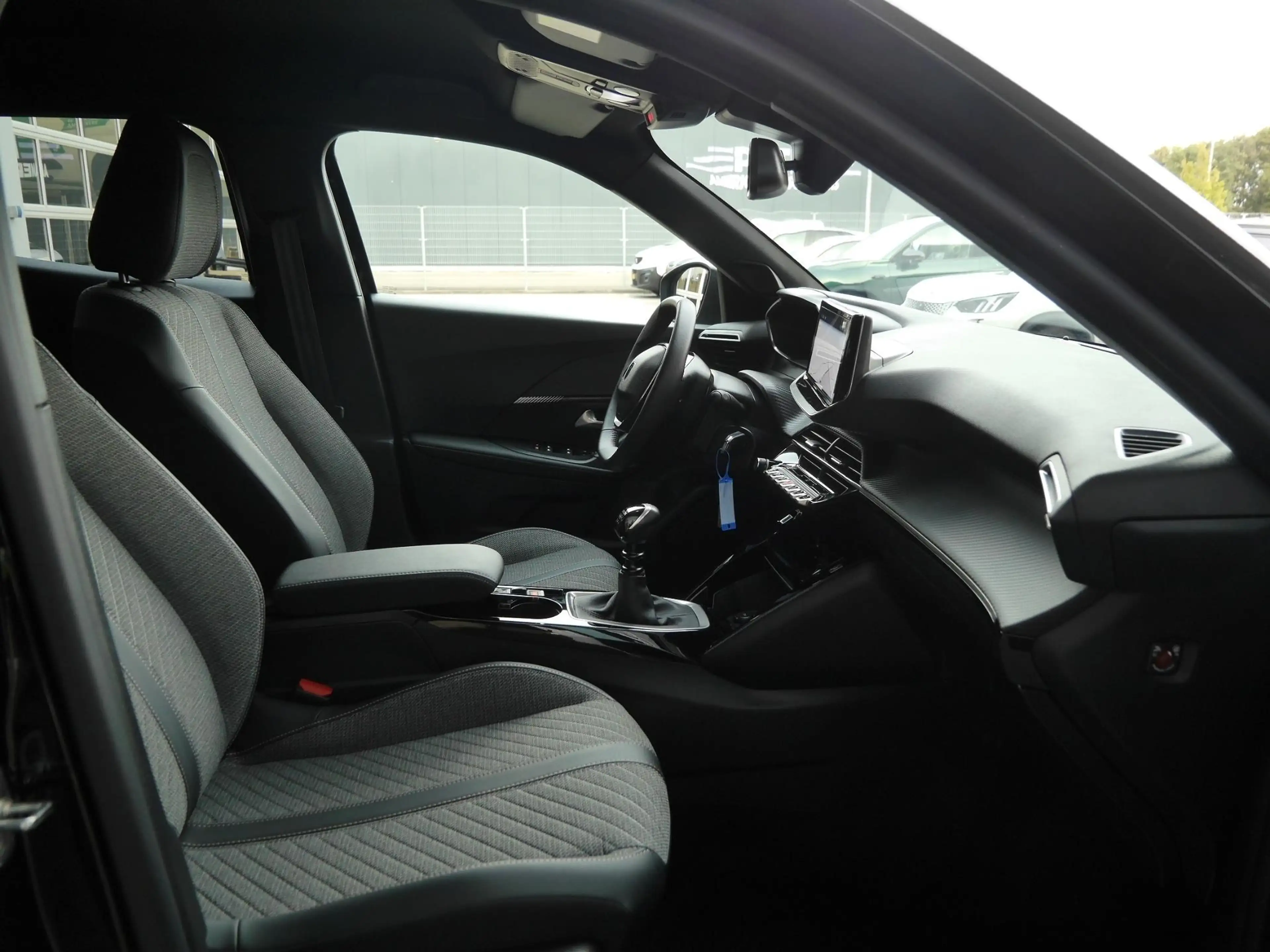 Peugeot 2008 1.2 PureTech 100 Allure | Trekhaak | Navigatie | C — photo 13