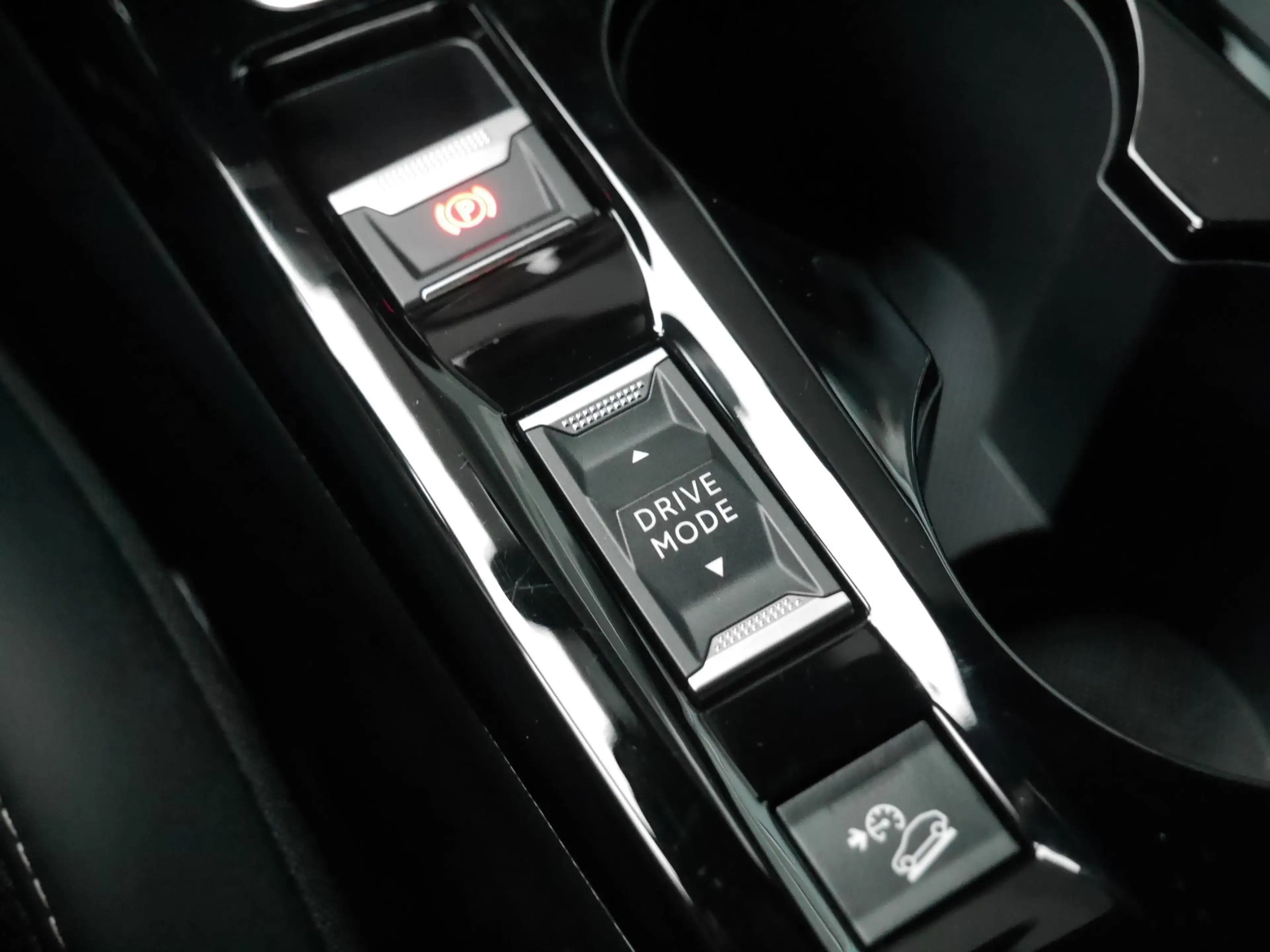 Peugeot 2008 1.2 PureTech 100 Allure | Trekhaak | Navigatie | C — photo 15