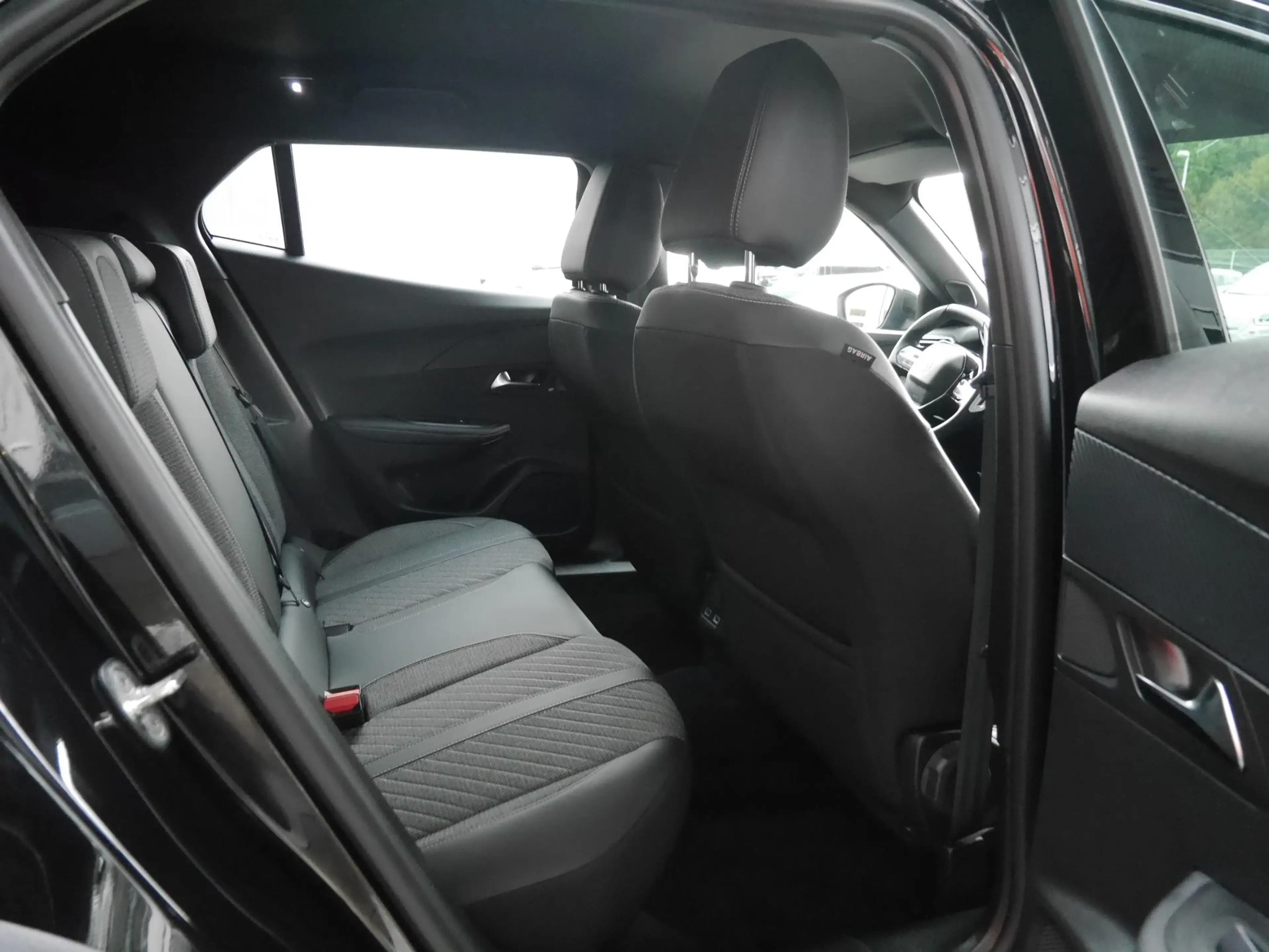 Peugeot 2008 1.2 PureTech 100 Allure | Trekhaak | Navigatie | C — photo 12