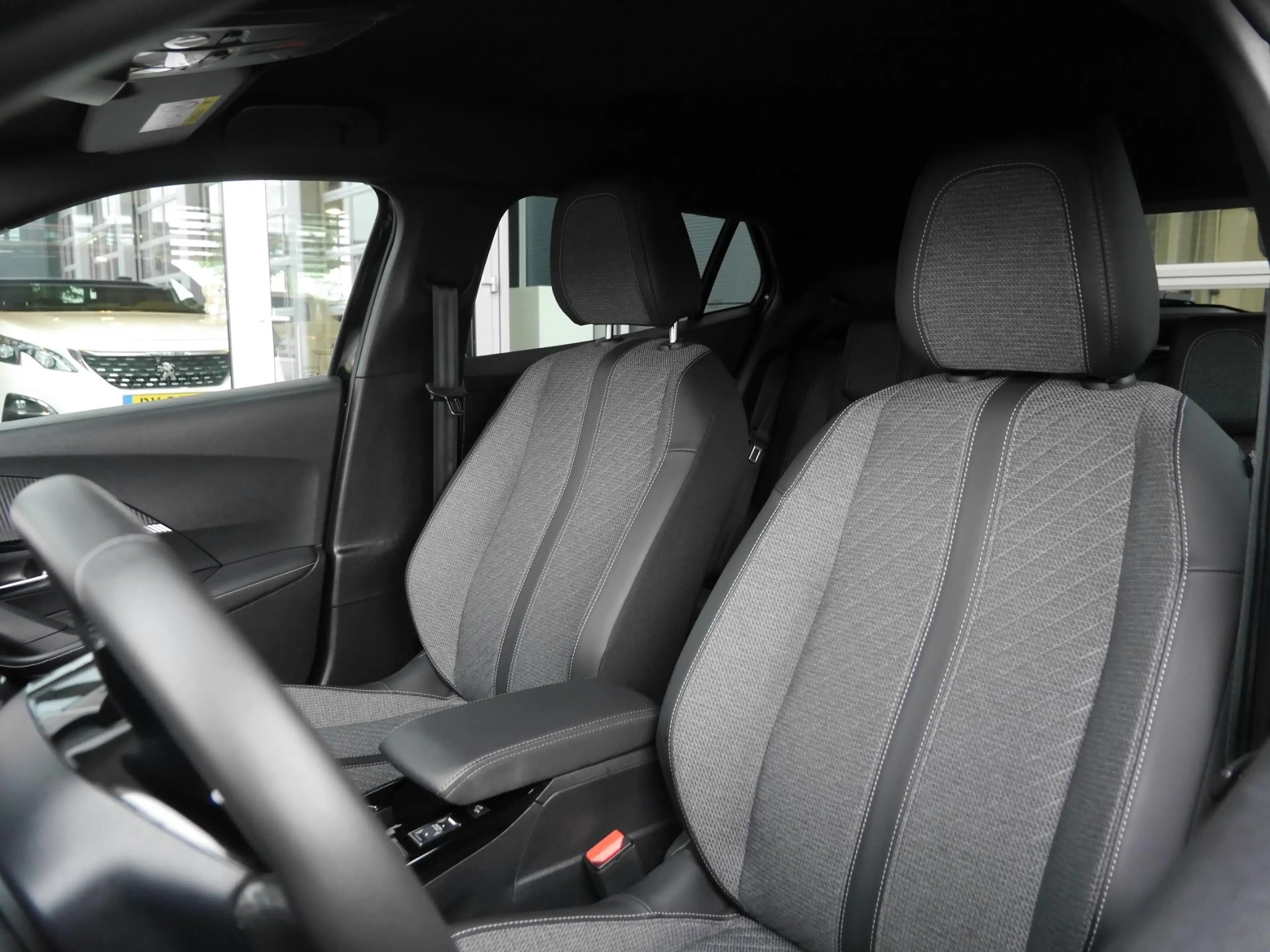 Peugeot 2008 1.2 PureTech 100 Allure | Trekhaak | Navigatie | C — photo 10