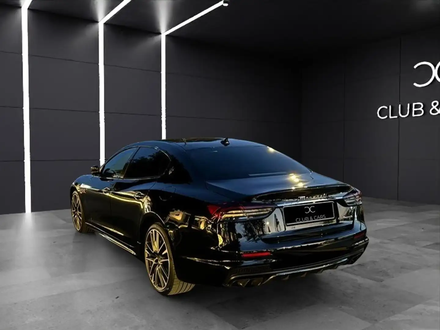 Maserati Quattroporte Quattroporte VI my 23 3.8 V8 Trofeo 580cv auto Schwarz - 2