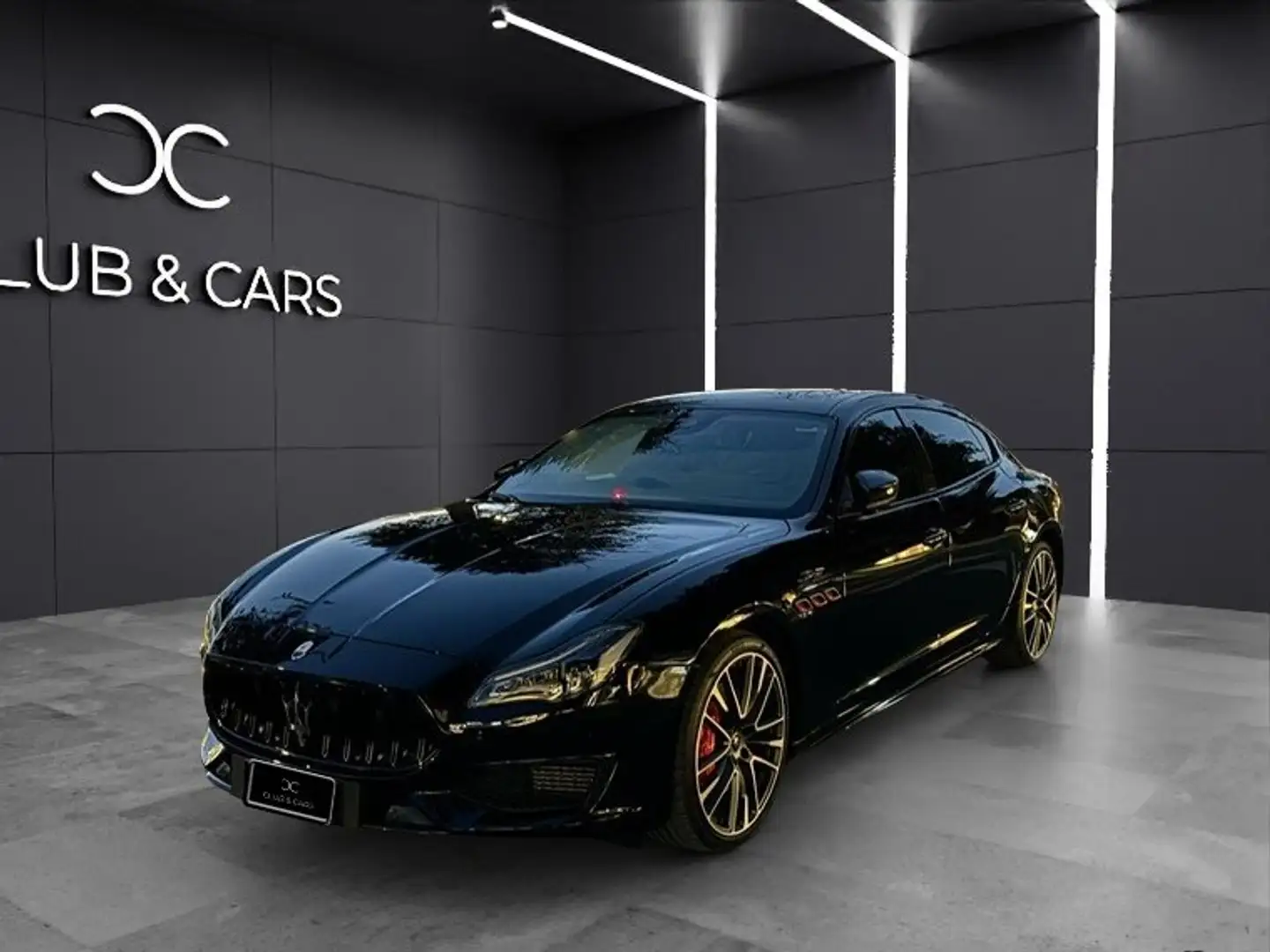 Maserati Quattroporte Quattroporte VI my 23 3.8 V8 Trofeo 580cv auto Schwarz - 1