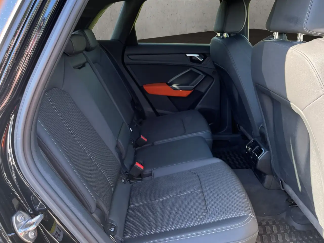 Audi Q3 1.4 TFSI e S line 45 e 180(245) kW(PS) S tron 17