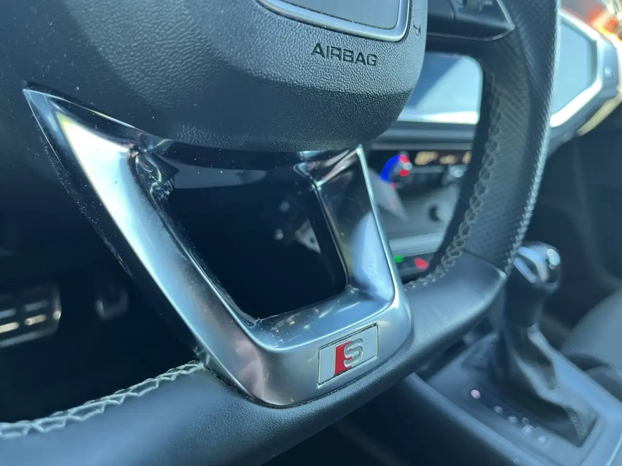 Audi Q3 1.4 TFSI e S line 45 e 180(245) kW(PS) S tron 20