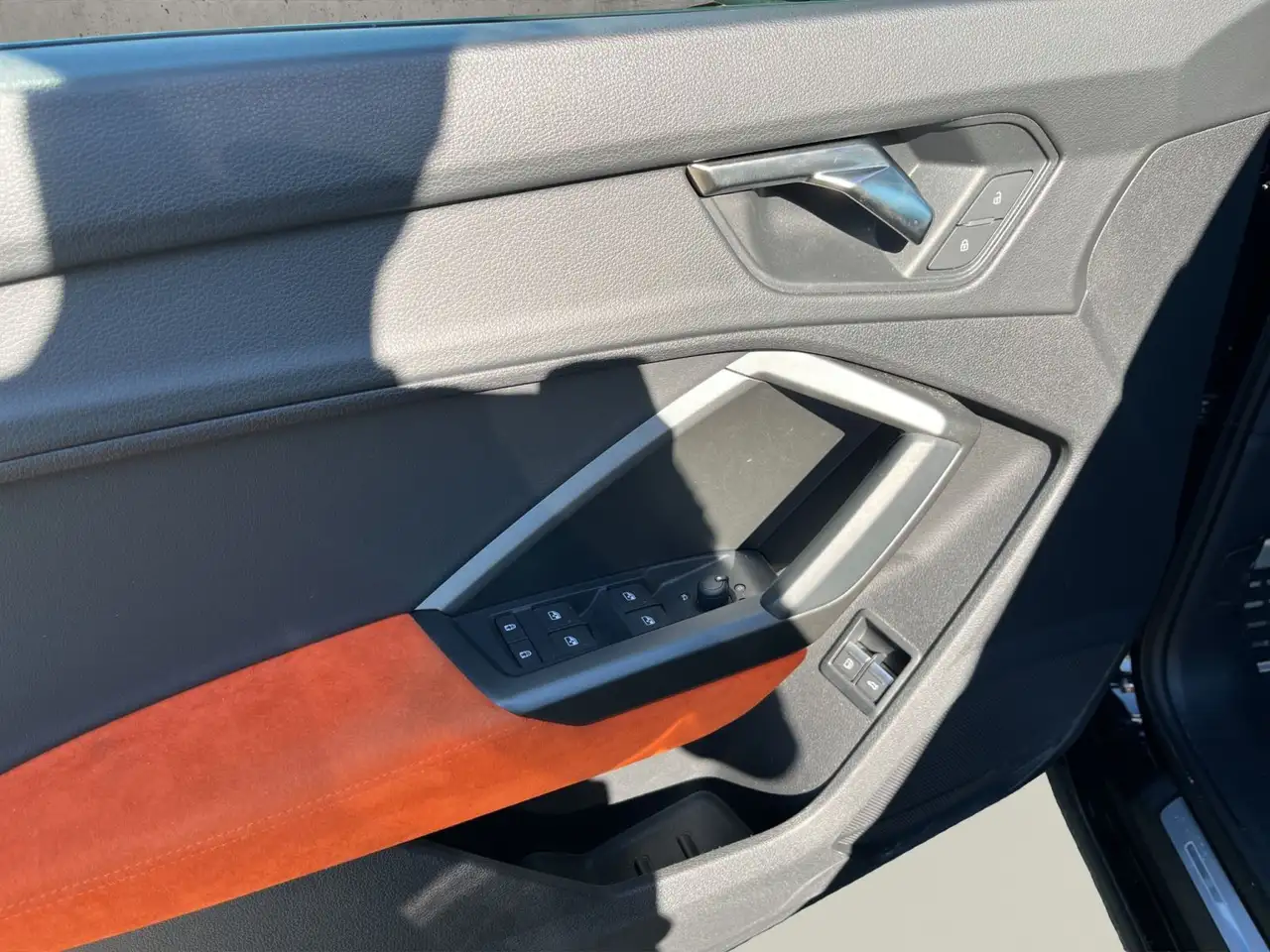 Audi Q3 1.4 TFSI e S line 45 e 180(245) kW(PS) S tron 12