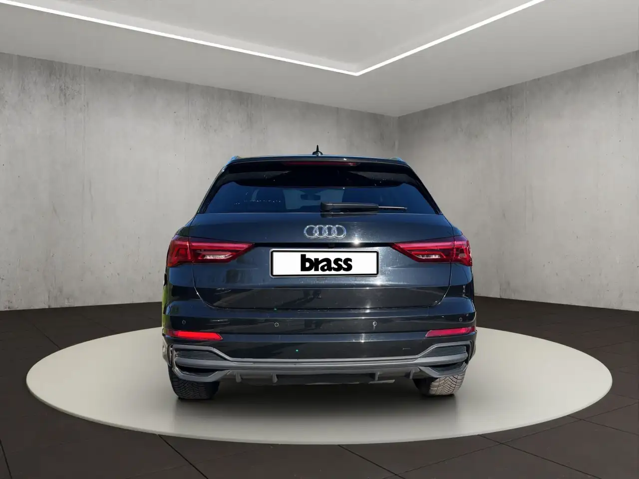 Audi Q3 1.4 TFSI e S line 45 e 180(245) kW(PS) S tron 4