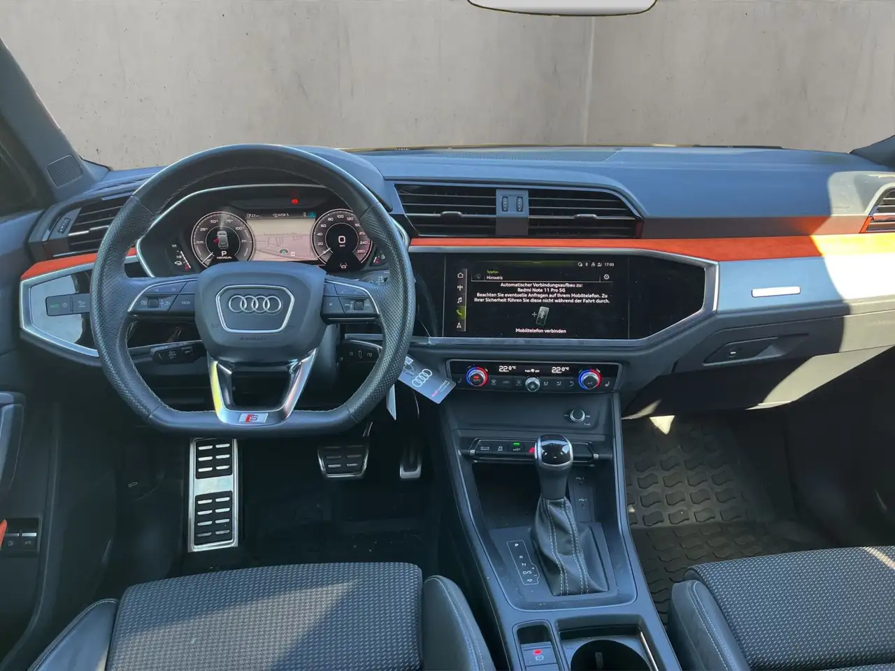 Audi Q3 1.4 TFSI e S line 45 e 180(245) kW(PS) S tron 14