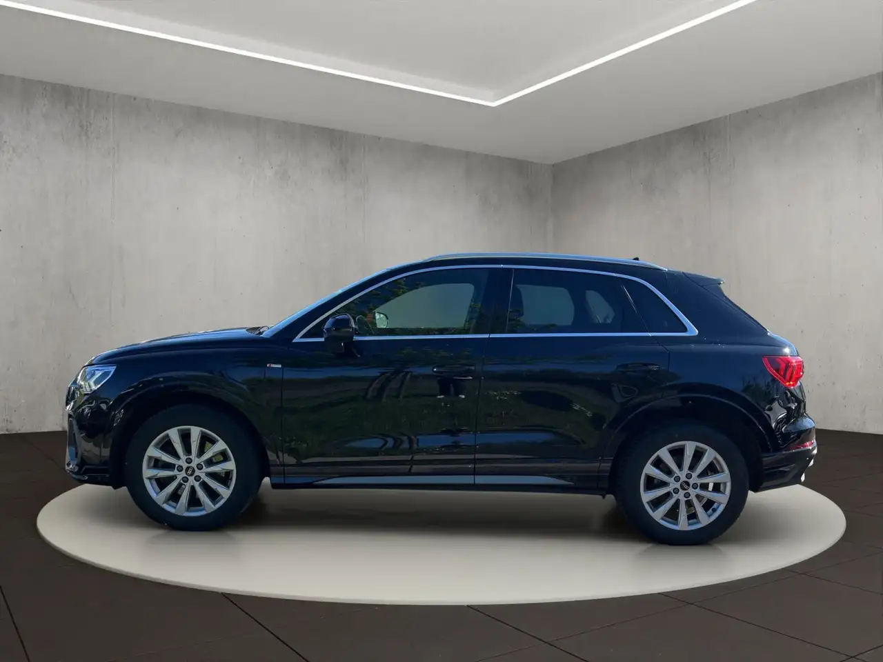 Audi Q3 1.4 TFSI e S line 45 e 180(245) kW(PS) S tron 2