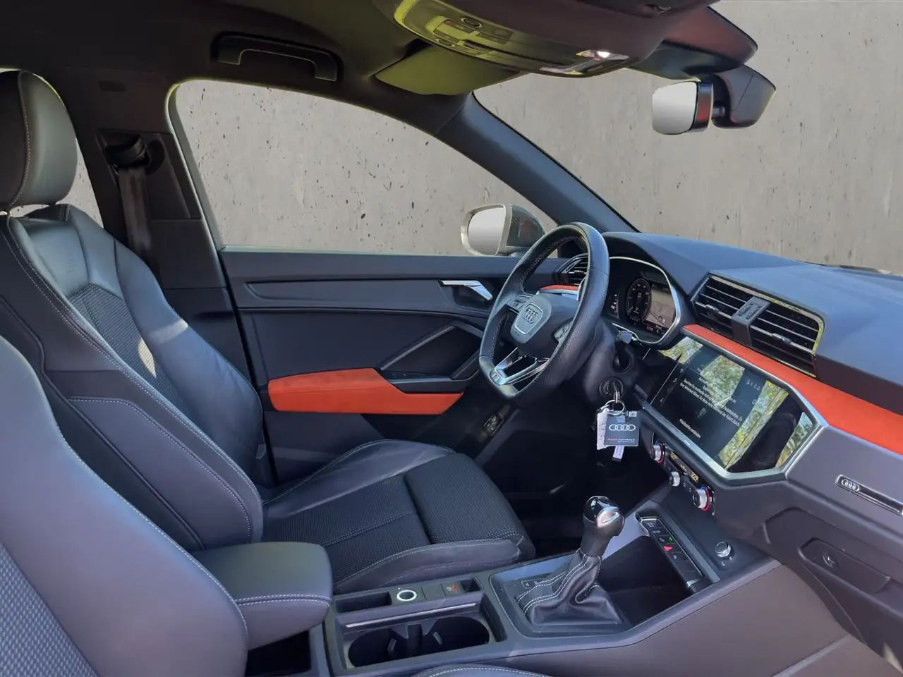 Audi Q3 1.4 TFSI e S line 45 e 180(245) kW(PS) S tron 16