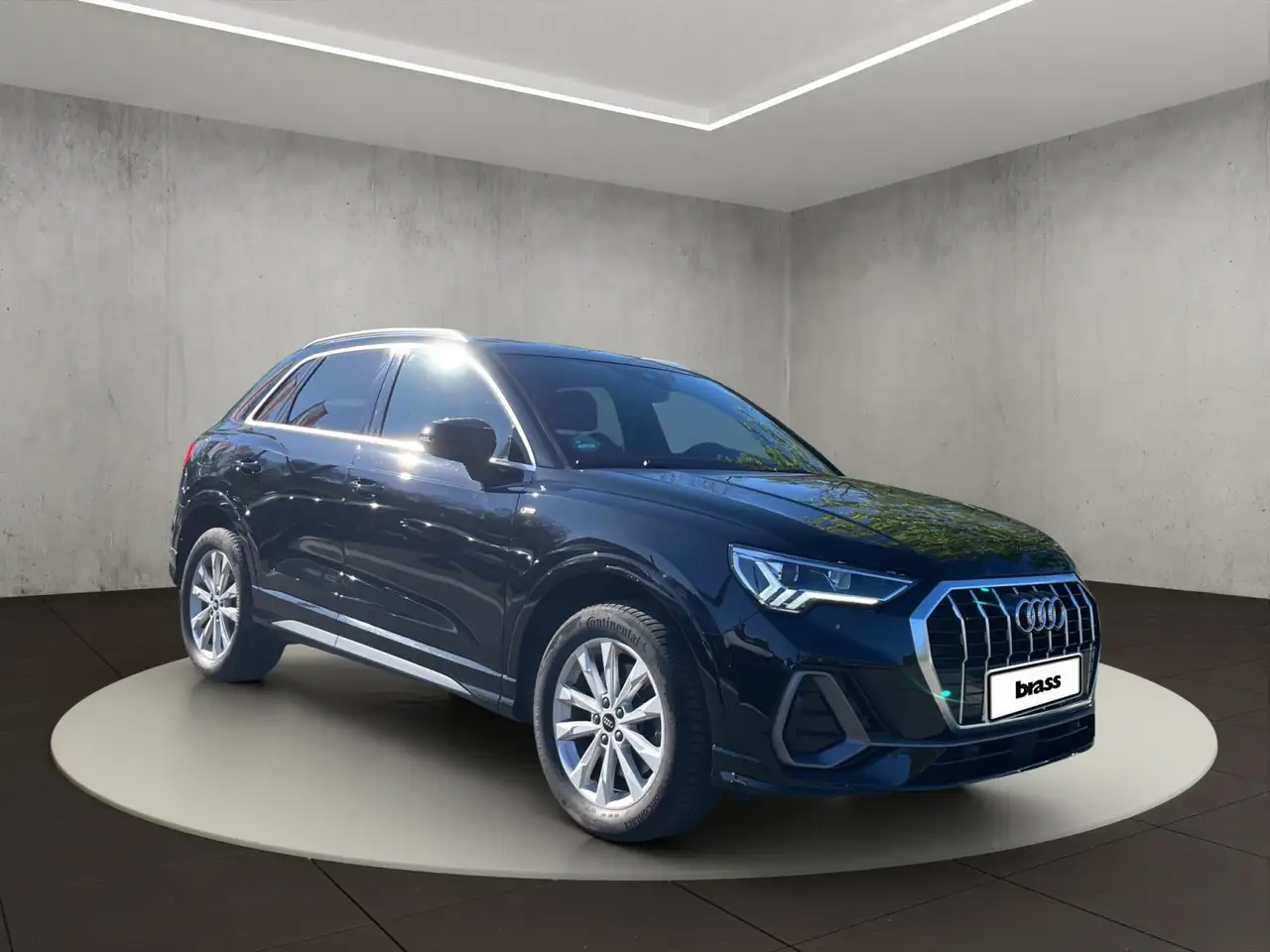 Audi Q3 1.4 TFSI e S line 45 e 180(245) kW(PS) S tron 7
