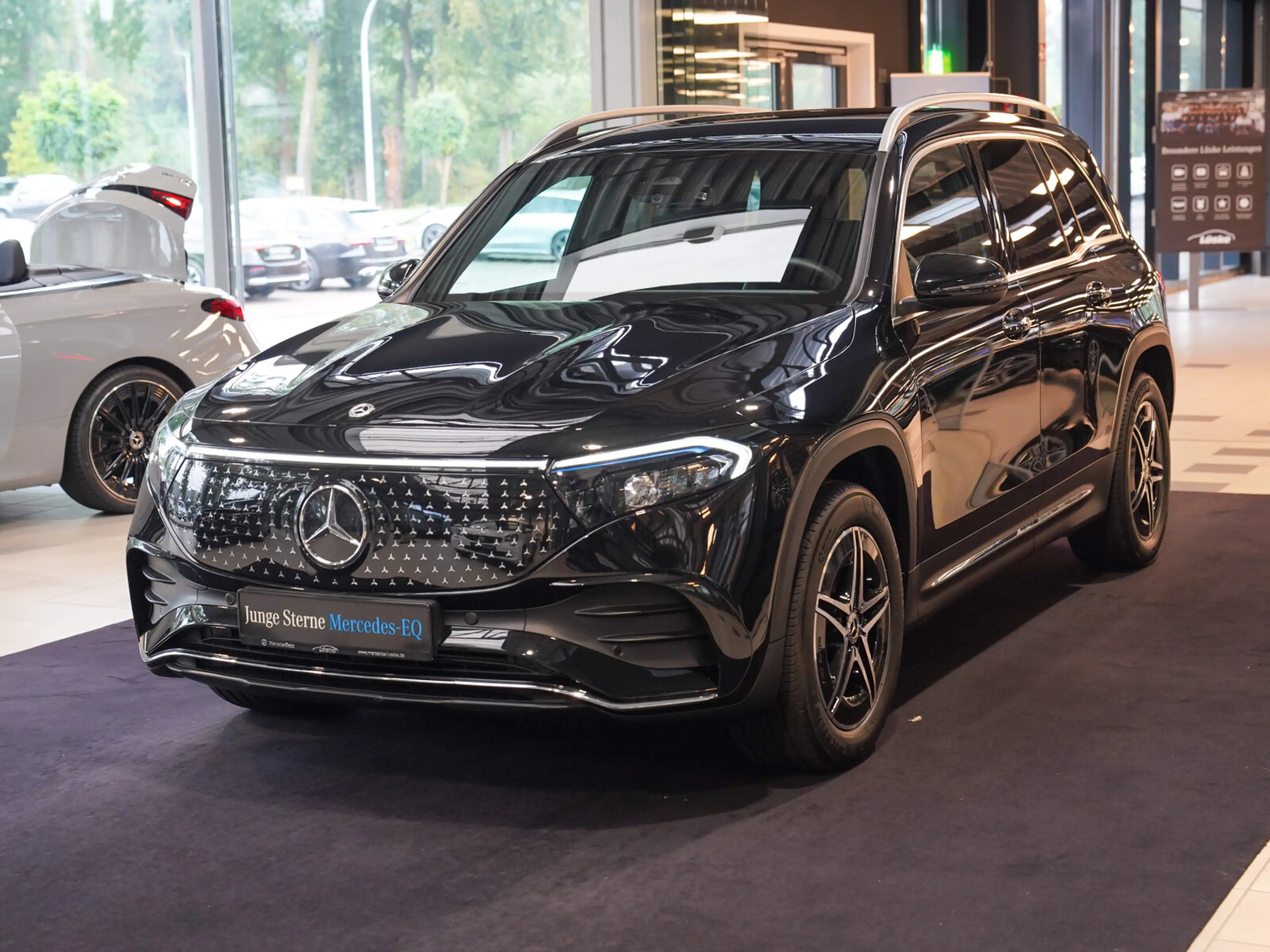 Mercedes-Benz EQB 250 + AMG Line Memory CarPlay KEYLESS CarPlay — photo 7