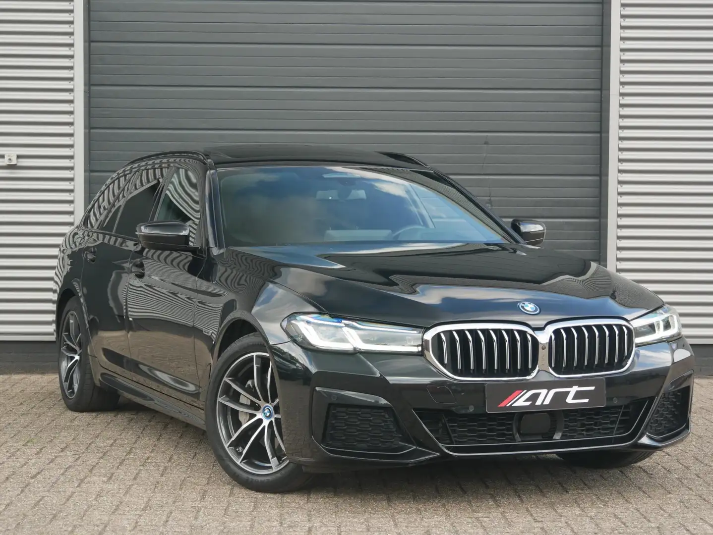 BMW 530 5-serie Touring 530e xDrive M-Sport, Pano, Laser, Negro - 1