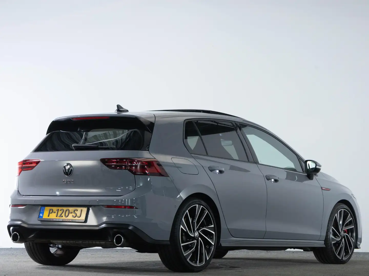 Volkswagen Golf GTI 2.0 TSI 245 PK DSG | LED Matrix IQ | Panoramadak | Gris - 2