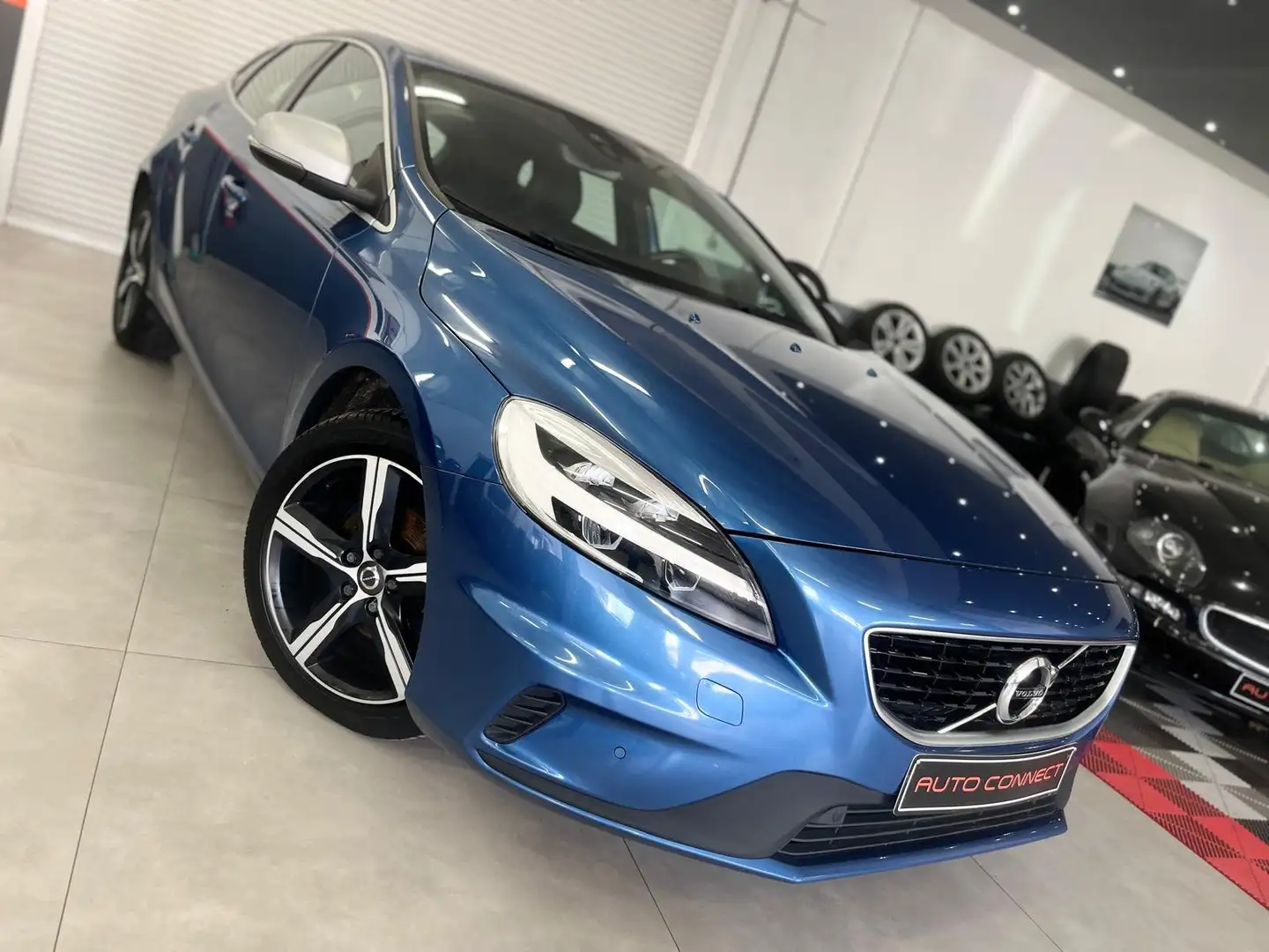 Volvo V40 *R-DESIGN*CUIR*NAVI*RADAR*JANTES*SG CHAUF*NEUVE* Blauw - 1